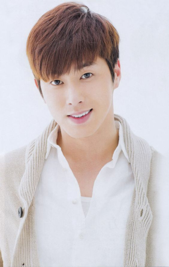 Yunho (TVXQ) nói về năm sinh thực sự của mình - Chanyeol (EXO) rất thân thiết với nam diễn viên đẹp trai người Nhật Bản Mackenyu Arata