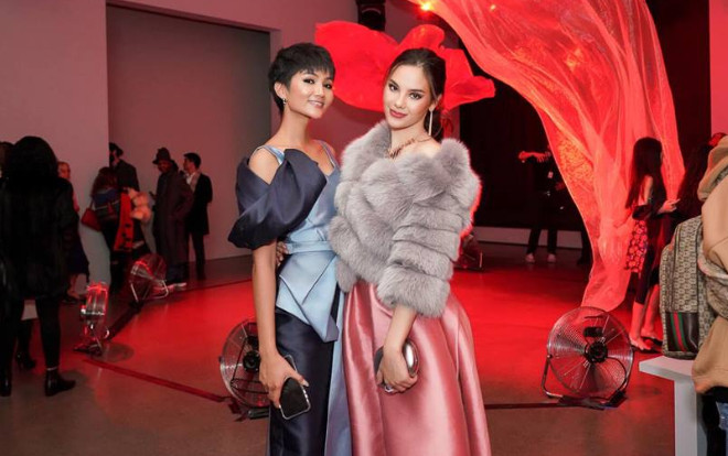 Màn đọ sắc 'không tưởng' giữa 2 Hoa hậu đẹp nhất thế giới H'Hen Niê và Miss Universe 2018 - Catriona Gray Ảnh 2