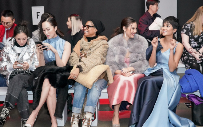 H'hen Niê danh giá ngang hàng siêu sao quốc tế khi ngồi ghế đầu tại New York Fashion Week Ảnh 2