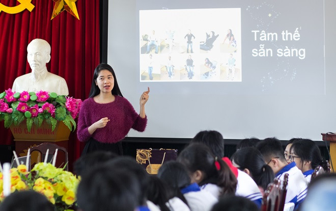 Chuyện về nhóm sinh viên Hà thành trèo đèo lội suối đưa khóa học diễn thuyết trước đám đông đến vùng núi Lai Châu Ảnh 2