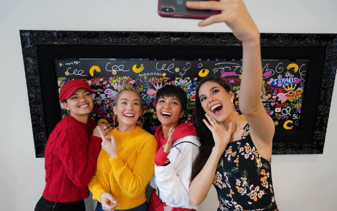 Cuộc hội ngộ 'lịch sử' giữa 3 Hoa hậu đẹp nhất hành tinh, H'Hen Niê vẫn ưu thế hơn cả Ảnh 2