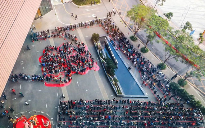 'Choáng' trước cảnh nhân viên xếp hàng ròng rã 12 tiếng để nhận lì xì của sếp Ảnh 2