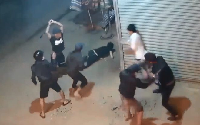 Truy xét nhóm đối tượng nghi nổ súng bắn gục người đàn ông trong quán nhậu ở Sài Gòn Ảnh 2