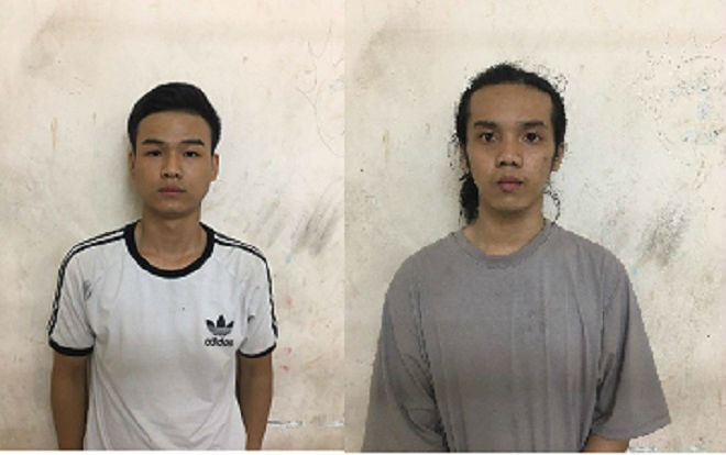 Vác kiếm và súng bắn điện đi tìm đối thủ trả thù, nhóm thanh niên 9X bị cảnh sát chặn bắt ở phố Tây Ảnh 2