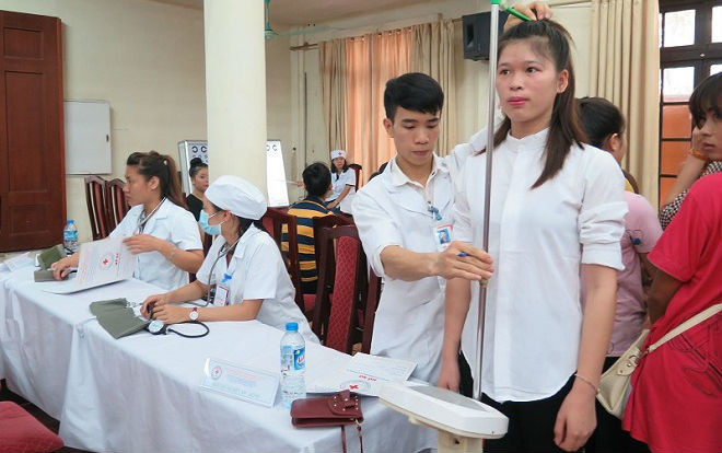 Chuyện cao 1,5m mới được dự tuyển ngành Sư phạm chưa lắng xuống, dân mạng lại dậy sóng vì nữ sinh 1,4m không được cấp bằng tốt nghiệp Ảnh 2