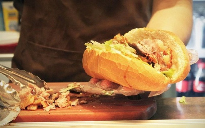 Ăn bánh mì Việt Nam ở Úc, 11 người nhập viện Ảnh 2
