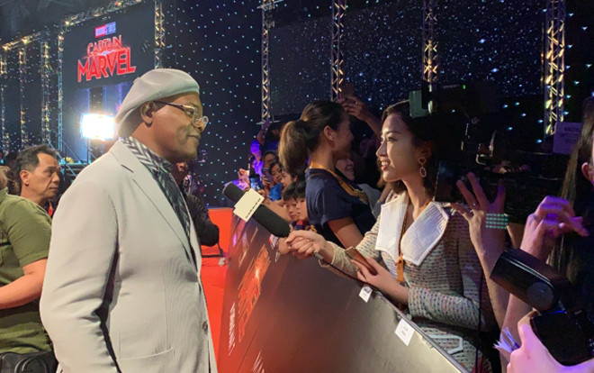 CLIP: Hoa hậu Đỗ Mỹ Linh 'xả thân, quên mình' chen chân giữa đám đông để phỏng vấn siêu sao quốc tế Ảnh 2