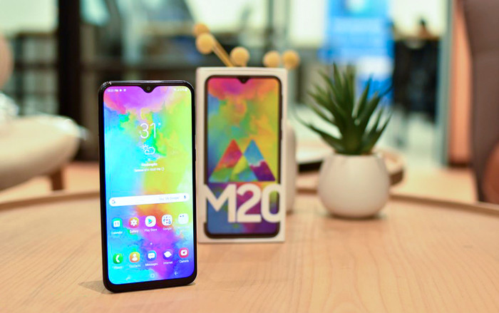 Samsung ra mắt Galaxy M20 tại Việt Nam: Màn hình giọt nước, pin 5.000 mAh, camera kép Ảnh 2