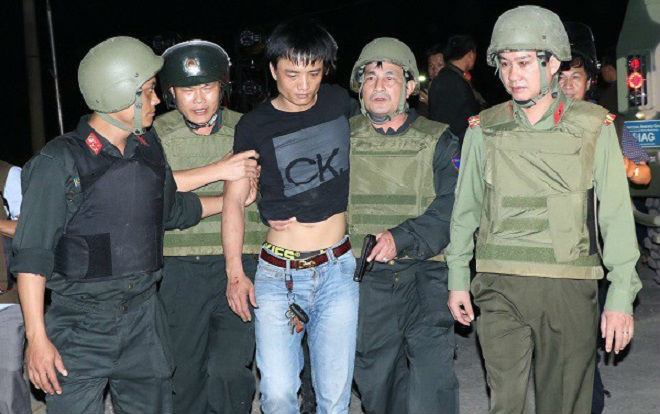 Cảnh sát kể lại hành trình 4 giờ khống chế đối tượng buôn ma túy dùng súng và lựu đạn cố thủ trong xe Ảnh 2