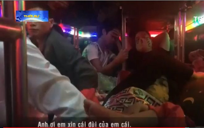 Choáng với cảnh tượng xe giường nằm, hành khách phải nằm đè lên nhau vì quá tải Ảnh 2