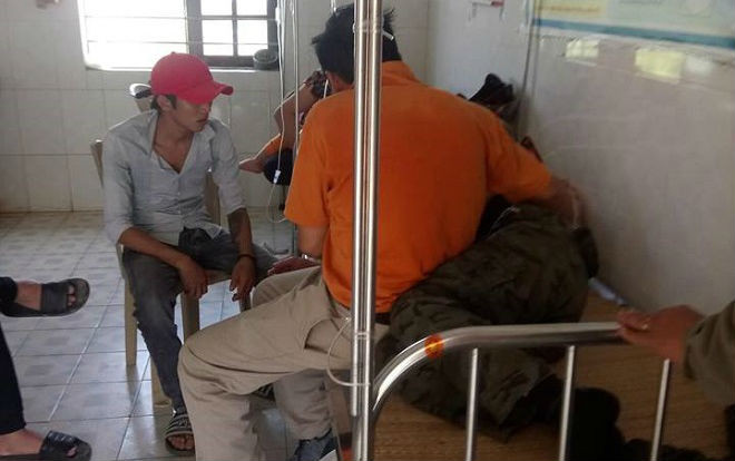 Đi thắp nhang ngày rằm, 2 cán bộ xã và hàng chục người bị ong đốt Ảnh 2