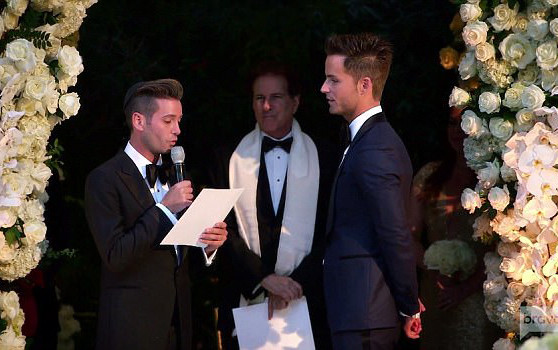 ‘You are my soulmate’: Từ lời cầu hôn đầy lãng mạn đến hôn lễ đồng giới nhuộm màu hoàng hôn ở xứ Lalaland Ảnh 2