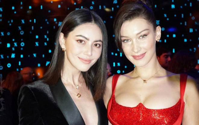 'Ma nữ' Davikah không hề lép vế khi đứng bên Bella Hadid phô trương vòng 1 triệt để Ảnh 2