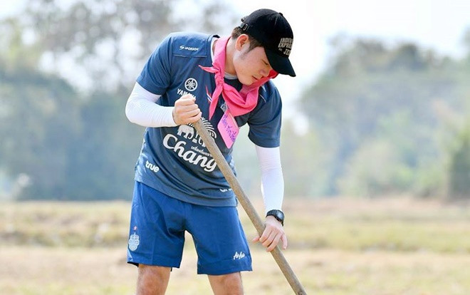 Xuân Trường giả 'chủ tịch' đi đào ruộng và cái kết bất ngờ Ảnh 2