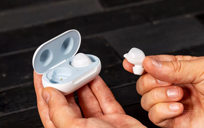 Samsung ra mắt tai nghe không dây Galaxy Buds: Bluetooth 5.0 tiết kiệm điện năng, hỗ trợ sạc không dây Ảnh 2