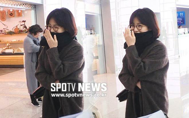 Giữa bão ly hôn, Song Hye Kyo không đeo nhẫn cưới diện kín mít giữa chốn đông người Ảnh 2