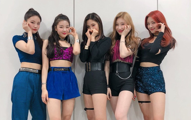 ITZY đạt thành tích khủng, netizen phản pháo vô lý: 'Tại họ là con của JYP!' Ảnh 2