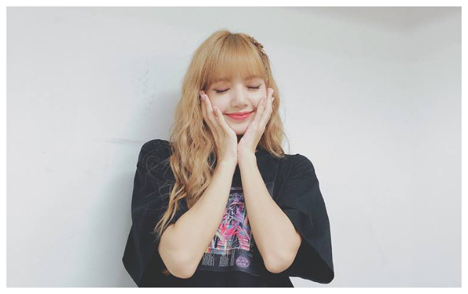 Lisa (Black Pink) và cách mix đồ cực đơn giản nhưng vẫn được 'triệu like' trên Instagram Ảnh 2