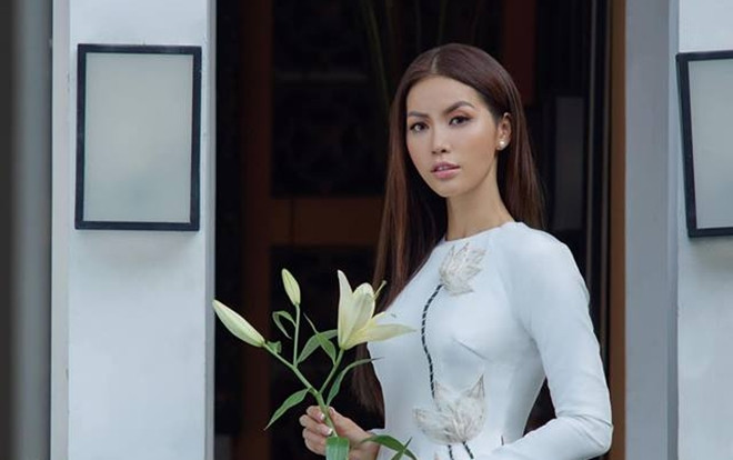 Tạm quên một Minh Tú nóng bỏng, phiên bản nền nã trong tà áo dài Việt của cô nàng cũng đủ 'hớp hồn' không kém! Ảnh 2