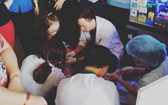 Nhân viên bán vé đỡ đẻ thành công cho một sản phụ trong nhà vệ sinh Bến xe Miền Đông Ảnh 2