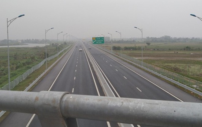 Bắt quả tang 3 học sinh ném đá vào ô tô đang lưu thông trên cao tốc Hạ Long - Hải Phòng Ảnh 2