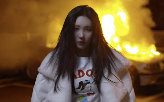 Choáng trước teaser trở lại của Sunmi: Chuẩn bị tinh thần nhé, cô nàng sẽ thay tới… 21 outfits trong MV này Ảnh 2