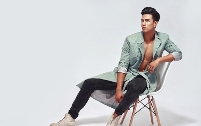 Cởi phăng áo khoe bụng 6 múi, Nam Vương Trịnh Bảo cứ liên tục làm fan 'mất máu' Ảnh 2