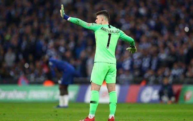 Vì sao Kepa đúng khi không rời sân trong sự bất lực của HLV Sarri? Ảnh 2