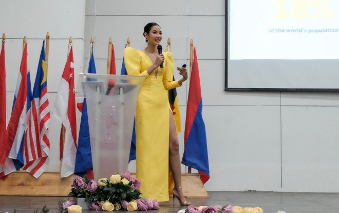 Hoàng Thuỳ gây ấn tượng mạnh với bài diễn thuyết kêu gọi giới trẻ chung tay xây dựng Asean tại AYES Ảnh 2