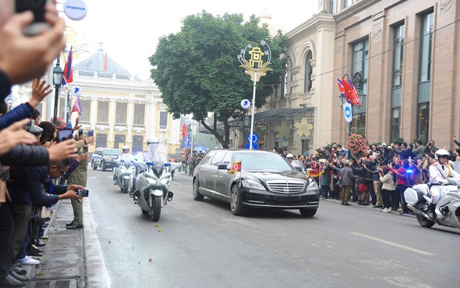 Cận cảnh đoàn xe hộ tống chủ tịch Kim Jong-un đến Hà Nội Ảnh 2