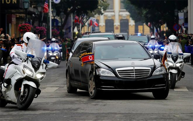 Vì sao siêu xe bọc thép của ông Kim Jong-un có hẳn một toilet cá nhân bên trong? Ảnh 2