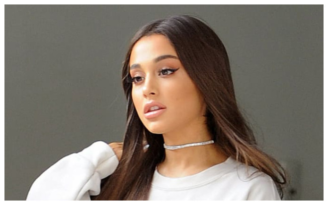 Tháo bỏ đuôi ngựa buộc cao, Ariana Grande khiến fan thích thú khi bất ngờ khoe ảnh mái tóc thật của mình Ảnh 2