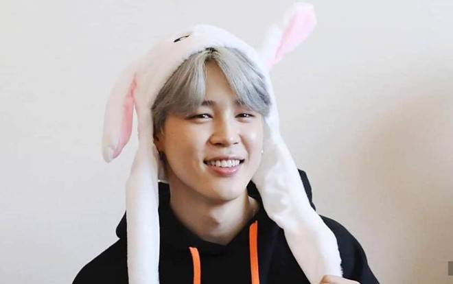 Jimin (BTS) 'đốn tim' fan bằng chiếc mũ tai thỏ siêu cấp đáng yêu Ảnh 2