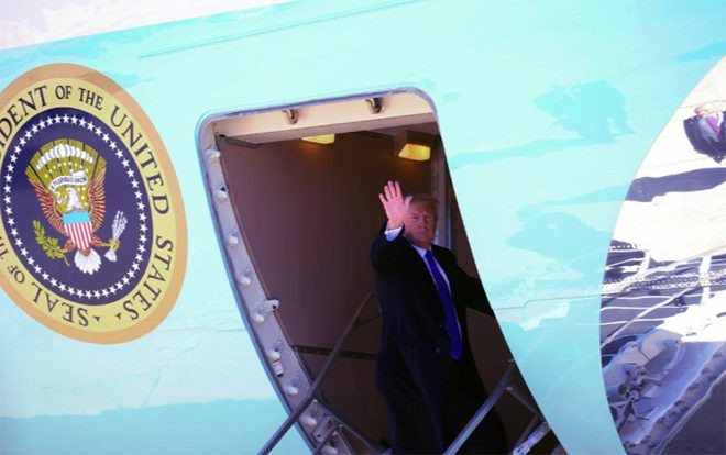 Tổng thống Mỹ Donald Trump vừa tới Hà Nội bằng Air Force One, đây là những điểm đặc biệt nhất về chiếc máy bay này Ảnh 2