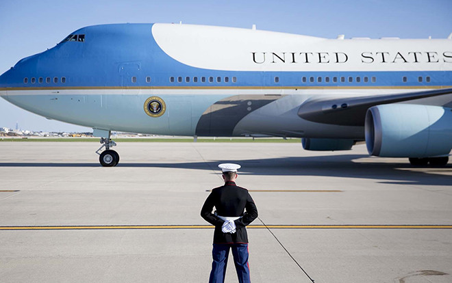 Vì sao 'pháo đài trên không' Air Force One của Tổng thống Mỹ Donald Trump có màu xanh? Ảnh 2