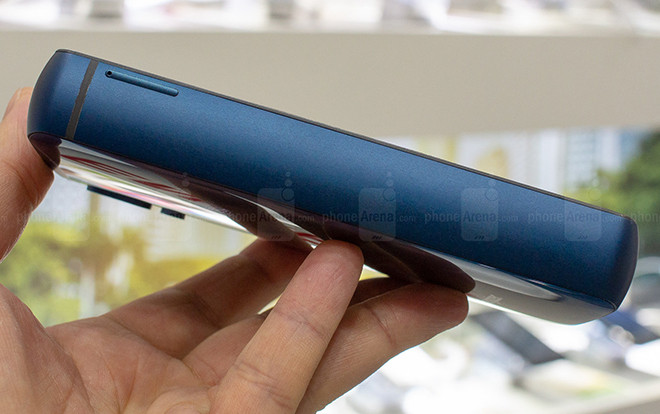 Đố bạn biết chiếc smartphone đặc biệt này có gì mà lại trông như một 'cục gạch' đích thực như vậy Ảnh 2
