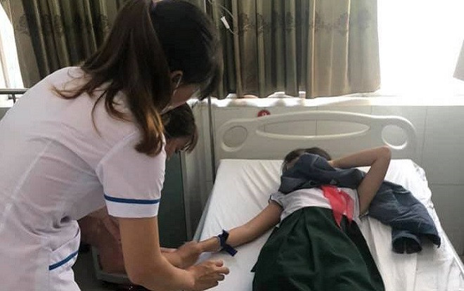 Uống trà sữa, 16 học sinh tiểu học ở Quảng Nam nhập viện vì ngộ độc Ảnh 2