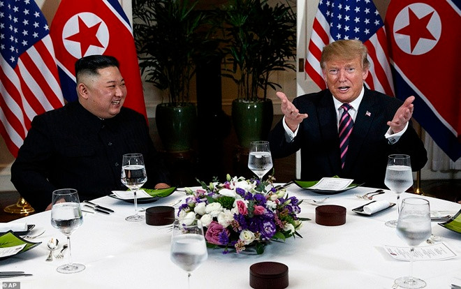 Tổng thống Trump đề nghị phóng viên chụp ảnh ông với Chủ tịch Kim Jong-un 'sao cho đẹp' Ảnh 2