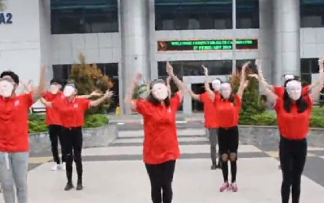 Sinh viên Chương trình Cử nhân Quốc tế tại ĐH Kinh tế Quốc dân biểu diễn màn nhảy hiện đại hưởng ứng Hội nghị Thượng đỉnh Mỹ - Triều Ảnh 2