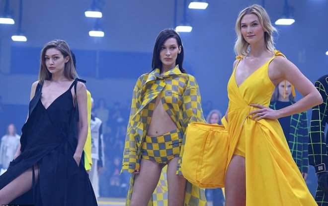 Siêu mẫu Karlie Kloss 'tái xuất' trên sàn catwalk đọ sắc cùng chị em nhà Hadid Ảnh 2