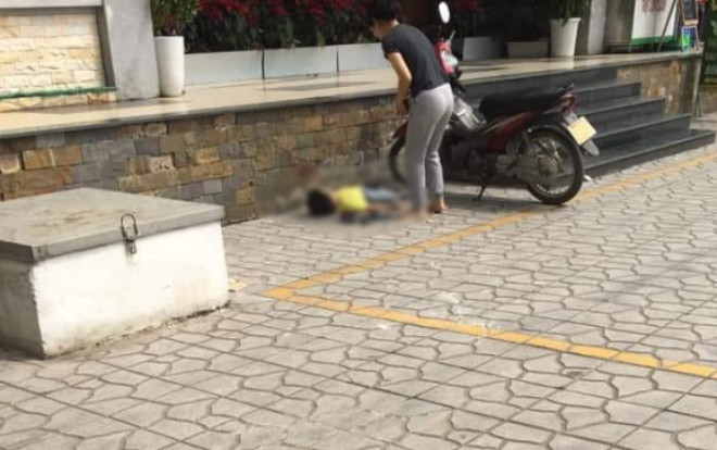 Bé trai khoảng 4 tuổi rơi từ ban công tầng 3 chung cư xuống đất tử vong thương tâm Ảnh 2