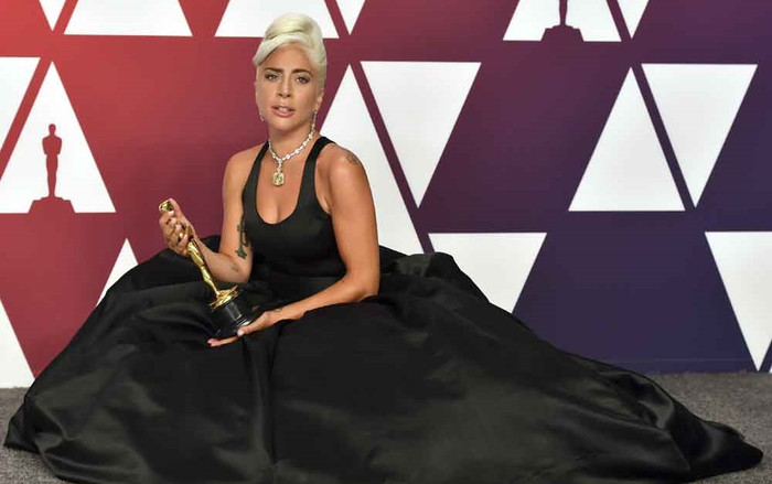 Lady Gaga #1 Billboard Hot 200 với album nhạc phim 'A Star Is Born', cơ may nào cho 'Shallow'? Ảnh 2