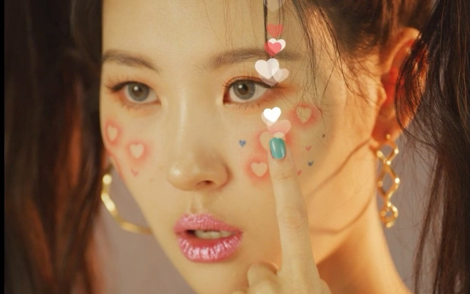 Sunmi trở lại cùng MV 'Noir' - Lý giải vì sao cô nàng đăng thuốc giảm đau và khóc sướt mướt trên livetream? Ảnh 2