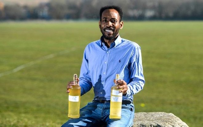 Người đàn ông uống nước tiểu suốt 3 năm để… chữa đau dạ dày Ảnh 2