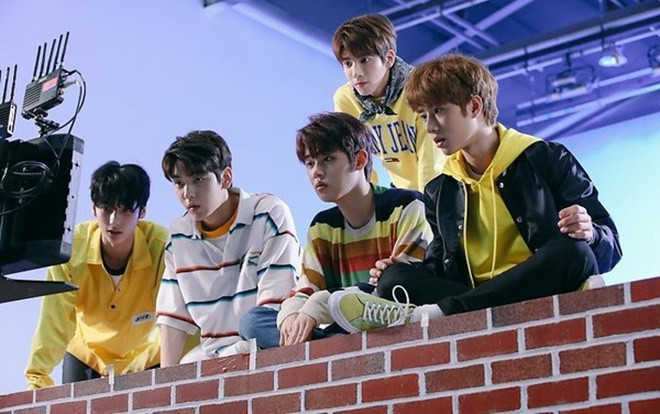 Debut chưa tròn 24 tiếng: TXT chính thức lập kỷ lục đầu tay, sánh vai cùng đàn anh BTS Ảnh 2