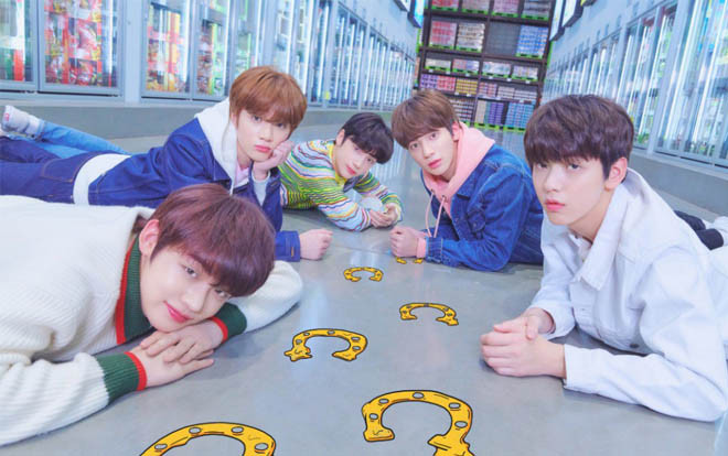 Kì lạ thay, đàn em TXT lại kí hợp đồng với công ty đối thủ của BTS ở thị trường Mỹ Ảnh 2