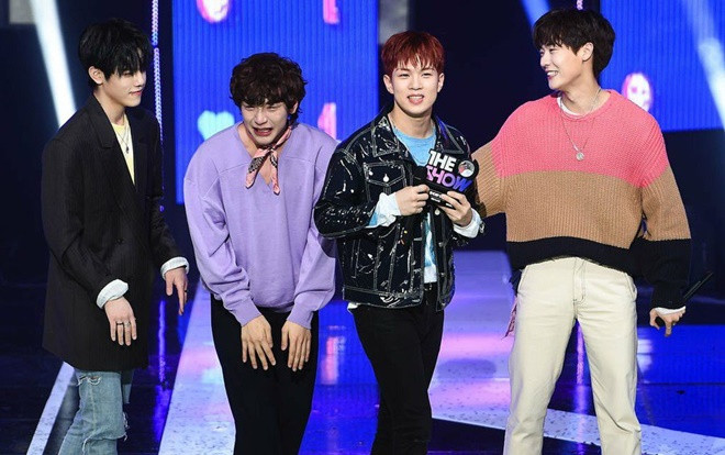 Giành cúp siêu bất ngờ sau 6 năm thất bại, một nhóm nhạc Kpop vướng nghi án gian lận BXH âm nhạc! Ảnh 2