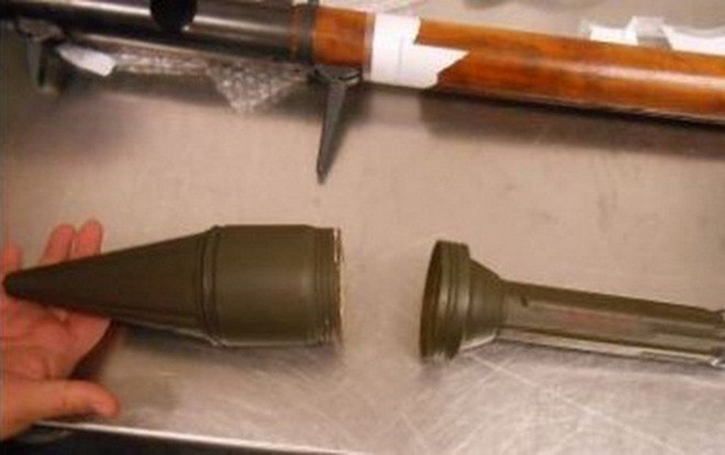 Người đàn ông Mỹ mang súng chống tăng B-40 lên máy bay Ảnh 2