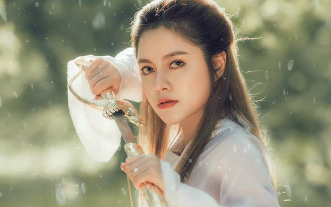 Ngắm 'võ sĩ gái ngành' - đồng nghiệp của Quỳnh búp bê khoe vẻ đẹp băng thanh ngọc khiết trong đồ cổ trang Ảnh 2