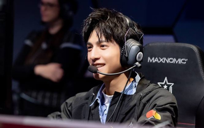 Nhanh như chớp, cư dân mạng đã tìm ra info “nam thần” game thủ có góc nghiêng đẹp như tượng tạc Ảnh 2